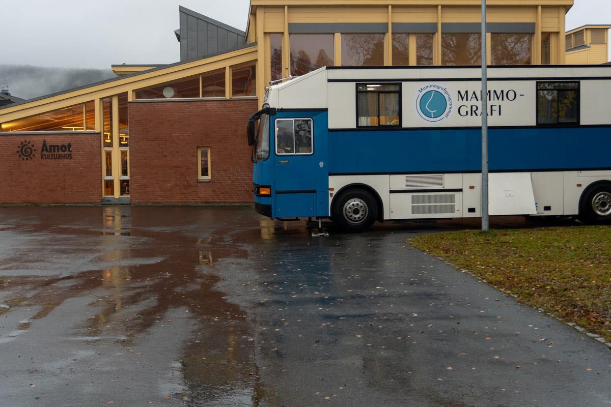 Mammografibussen på Rena - Klikk for stort bilde